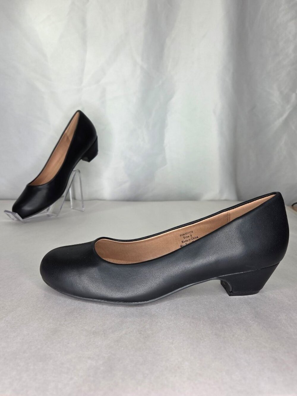Journee Collection Round Toe Kitten Heel Pump - Black, Size: 8